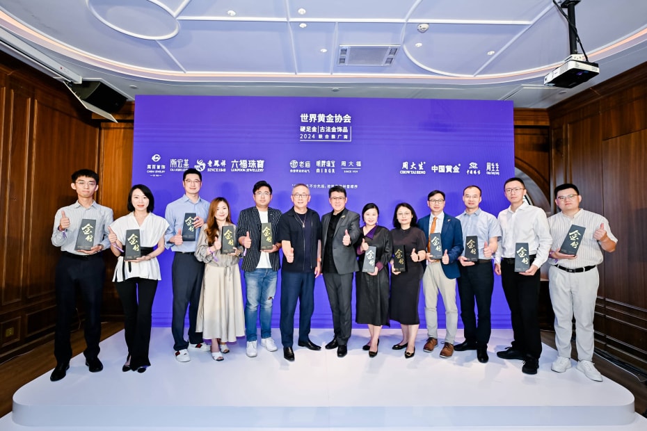 Zhou Feiming, Vice Chairman and Chief Operating Officer of Chow Tai Seng, pictured with others-tuya-tuya